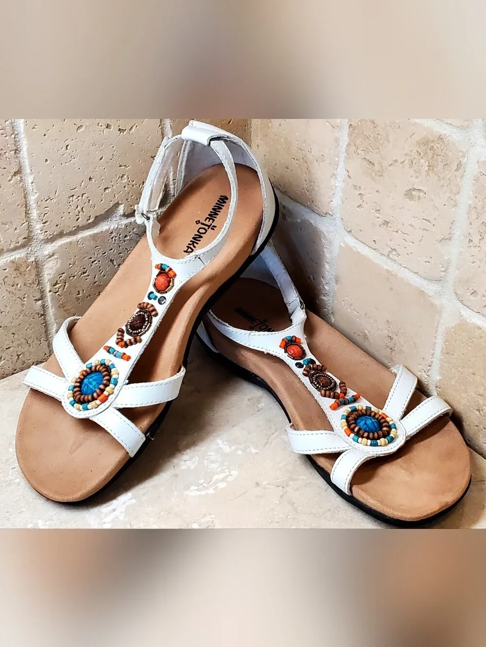 Minnetonka White Leather Beaded T-Strap Women's Sandals Size 8